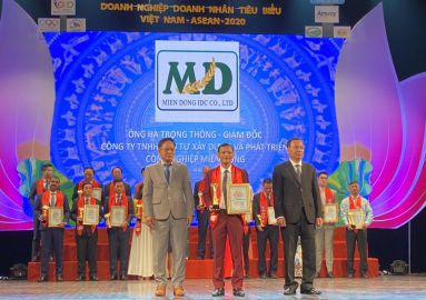 Lãnh đạo MIEN DONG IDC đạt giải doanh nhân tiêu biểu asean 2020